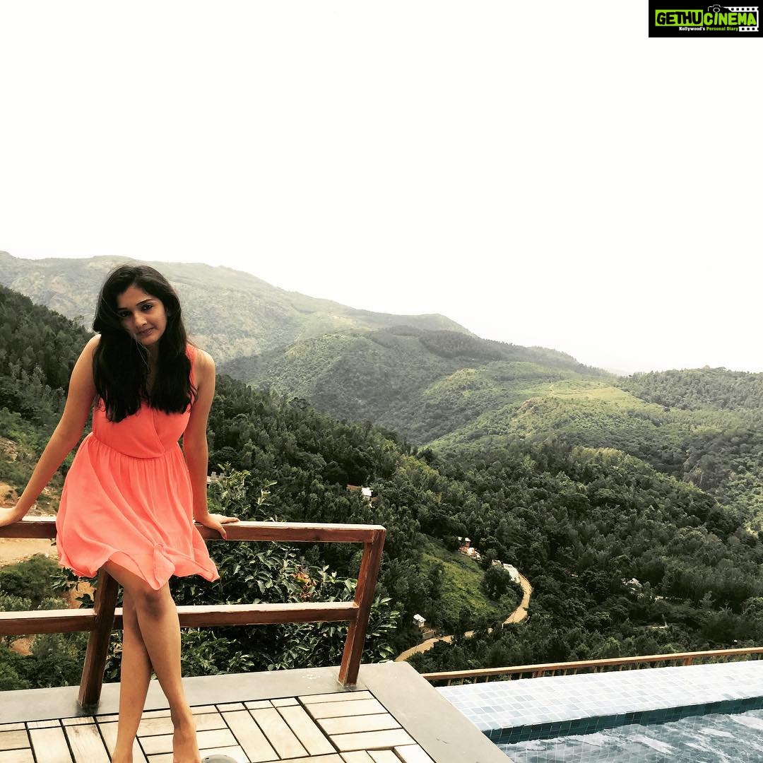 Surabhi Santosh Instagram - #yercaud #retreat #treatingmyself #natureiloveyou Yercaud Hill Top