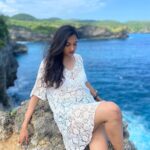 Surabhi Santosh Instagram – A beautiful day, a beautiful place, a beautiful life♥️
#Grateful 

#traveldiaries2022 #Sunandsea #NusaPendia #Balistories #BeautifulBali