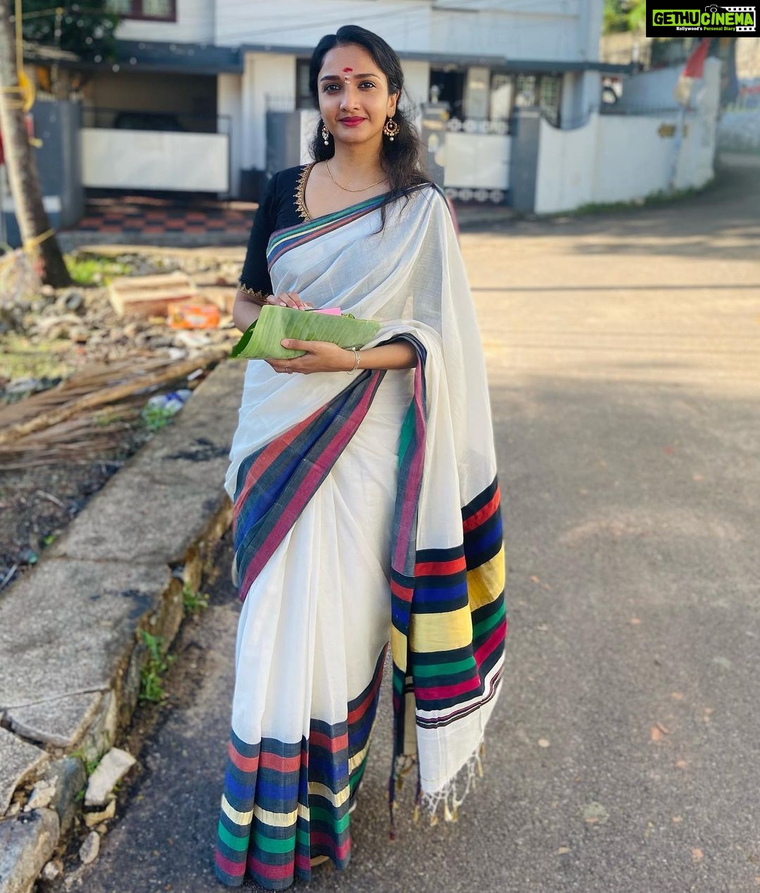 Surabhi Santosh Instagram - May this New year be filled with the blessings and success you truly deserve. May the universe shower you with good fortune and health💫 Always be kind and love truly, let the rest be god’s miracles. HAPPY VISHU ✨🌺 #Vishu2022 #Newyears #Gratitude #Love #Peace #HappyVishu #VishuMornings #TempleVisits
