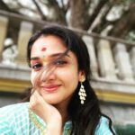 Surabhi Santosh Instagram – Pic 1 or 2? 🤍
#chooseyourpick #templevisits #happyvaishu