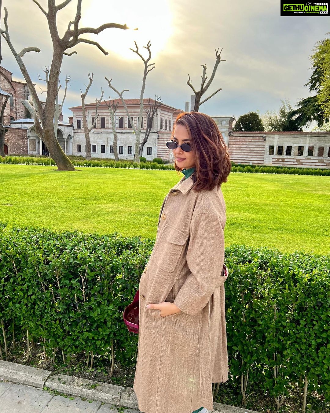 Surveen Chawla Instagram - See if you can FIND the CAPTION in the images.