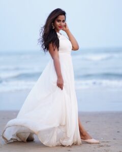 Swathi Deekshith Instagram - 🌊🤍✨

Costume by @divya_varun_official