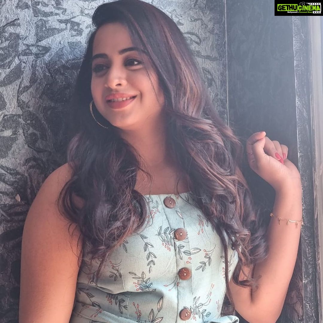 Swathi Deekshith - 30.7K Likes - 😬
.
.
.
.
.
.
P.c- @aswanipathro