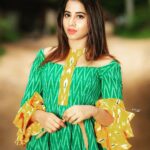 Swathi Deekshith Instagram – Thanks for nominating me ..!! @sravani_achutha 
 

Post a picture of yours wearing handloom products along with the content provided and nominate your Friends too !!!!

VINAKAR Fashion Week brings you the HANDLOOM CHALLENGE
 (Follow @vinakar_fashion_week and also don’t miss to tag 🏷 @vinakar_fashion_week on the image )
To spread the awareness of local products. It’s important to know the essence of Indian heritage and we all should take responsibility to pass it to the next generation. Let’s be the voice of the slogan “GO VOCAL FOR LOCAL.” 

VINAKAR PICKS TOP 5 CONTESTANTS FOR SURPRISE GIFTS (LAST DATE – Aug 31st) 

I nominate ….. @neeraja_s_t @ramyabobbasunkavalli @deepa_surender_reddy @sirisannareddy @bhavanadhanekula 
•
•
#handloomchallenge #supportlocal #usehandloomssaveweavers #fashionmeetsfaith #challengeforacause