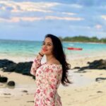 Swathi Deekshith Instagram - 🌊 🏝 #islandgirl #behappy #beach #livelife #wanderlust #stayhappy
