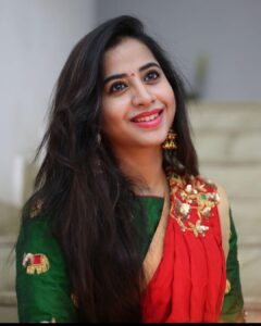 Swathi Deekshith Instagram - Let the heart shine through ur smile 😊 #throwback #goodoldendays #smilemore