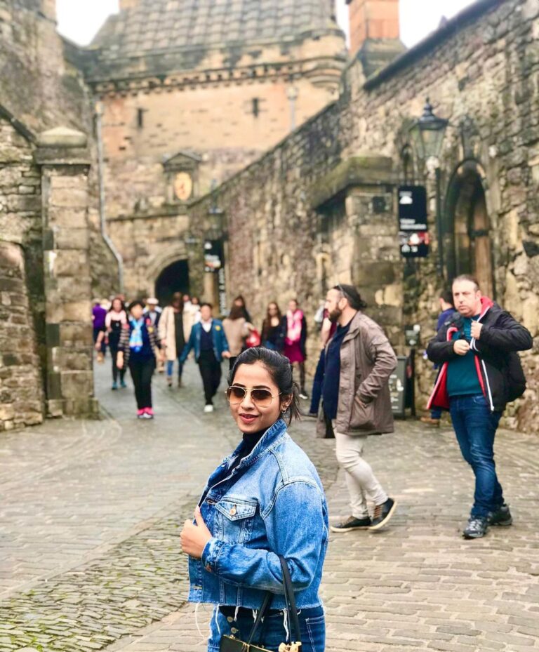 Swathi Deekshith Instagram - #memoriesforlife #scotland #traveltheworld #wanderlust Edinburgh Castle
