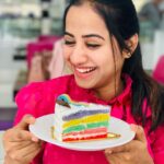 Swathi Deekshith Instagram – 🌈 🍰 😋 #happyfaces @sakshigulati10 Rawan Cake