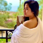 Swathi Deekshith Instagram – Sip a glass of green tea 🍵 🍃 gracefully and be glad that ur safe at home:) #stayhome #stayhealthy #staysafe #jordandiaries #deadsea #kempinskihotel Dead Sea, Jordania