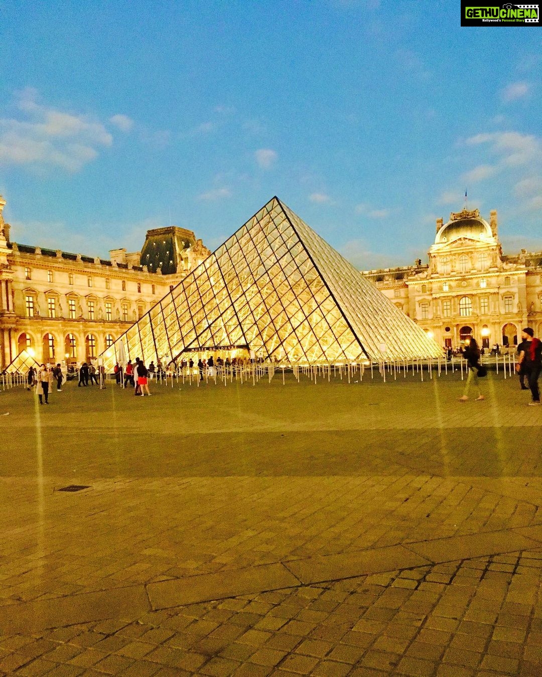 Swathi Deekshith Instagram - louvre museum ♥️ #paris #traveltheworld #wanderlust Musée du Louvre