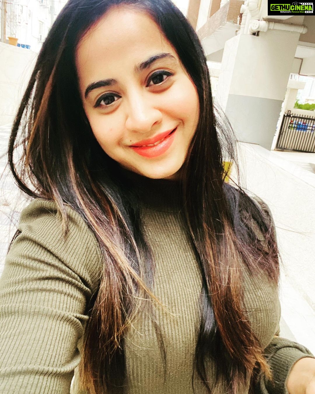 Swathi Deekshith Instagram - Peace begins with a smile 😊 #keepsmiling #lovelife #onelife #onelove #positivethinking #happy #blessedlife🙏 #begratefull Hitech City