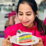 Swathi Deekshith Instagram – 🌈 🍰 😋 #happyfaces @sakshigulati10 Rawan Cake