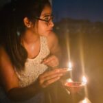 Swathi Deekshith Instagram – Such an emotional moment 🙏 #staysafestayhome #9pm9minutes