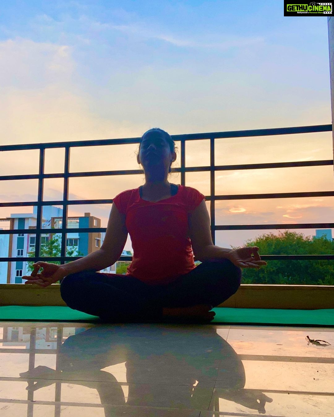Swathi Deekshith Instagram - 🧘♀️ when the world around you is at its most turbulent keep the world within you at its most calm - jag shoker #meditation #calm