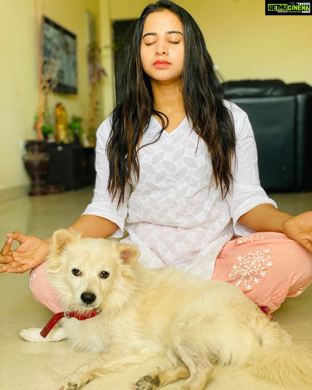 Swathi Deekshith Instagram - While i meditate🧘♀️ #kizzydog #love #dogsofinstagram #pomeranian
