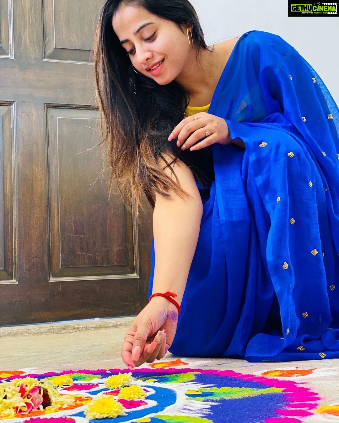 Swathi Deekshith Instagram - Mandatory muggu pic💖 #sankranthi2020