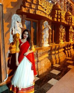 Swathi Deekshith Instagram - Wishing everyone a very happy dusshera❤️#dusshera