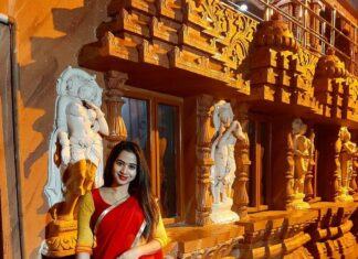 Swathi Deekshith Instagram - Wishing everyone a very happy dusshera❤️#dusshera