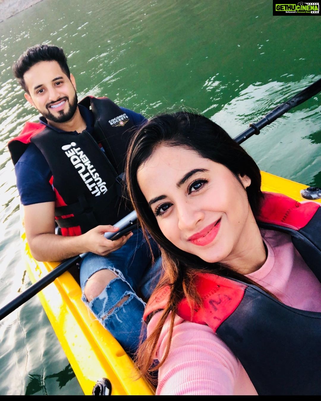 Swathi Deekshith Instagram - Such a good pictures with a good looking friend @suhaibrumi !! Wish u many many happy returns 😃😇 #memories #dubai #crazyppl