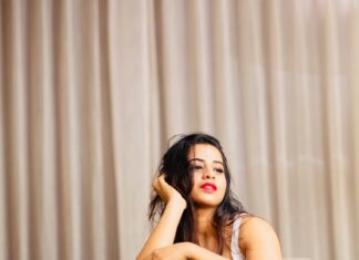 Swathi Deekshith Instagram - ‘Are u afraid to be different ?! Camera 📸- @chinthuu_klicks . . #loveyourself #bestofyou #onelife #happiness #instagram #photoshoot #model #actress #tollywoodactress