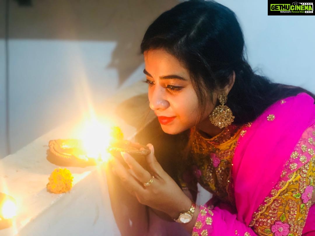 Swathi Deekshith Instagram - Wishing everyone a very happy deepavali:) π₯βοΈβΊοΈππ