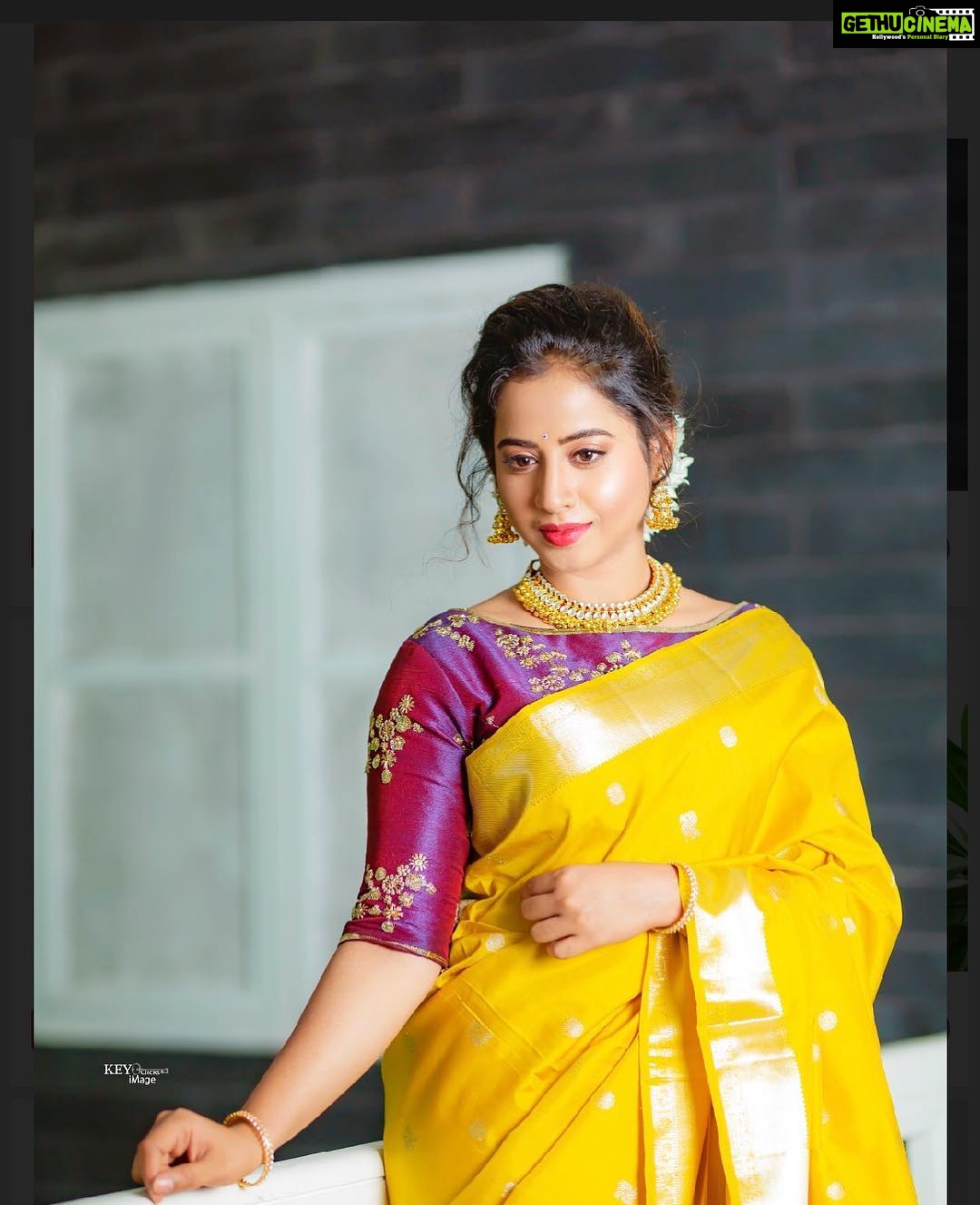 Swathi Deekshith Instagram - Happy dusshera to everyone 🤗!! Location - @santespacuisine ,makeup- @laxman_rayavarapu , outfit - @sylee.ethnic , jewellery- @yoshacreationz , Captured by @chinthuu1132