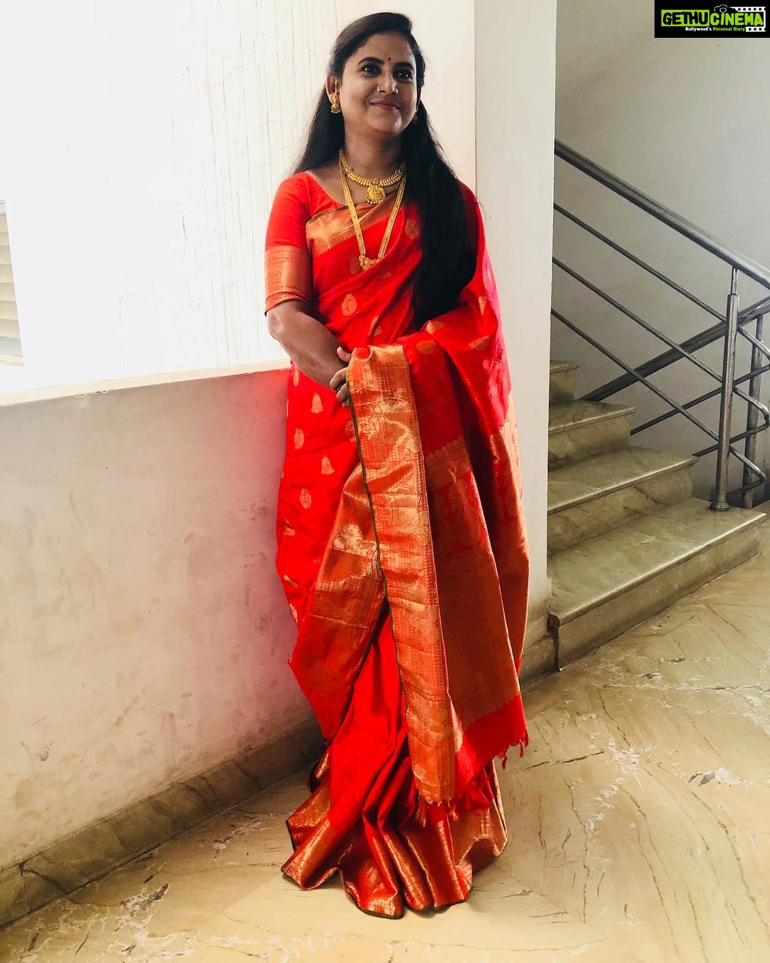 Swathi Deekshith Instagram - Mom..do u age?🧐 #beautifulmom