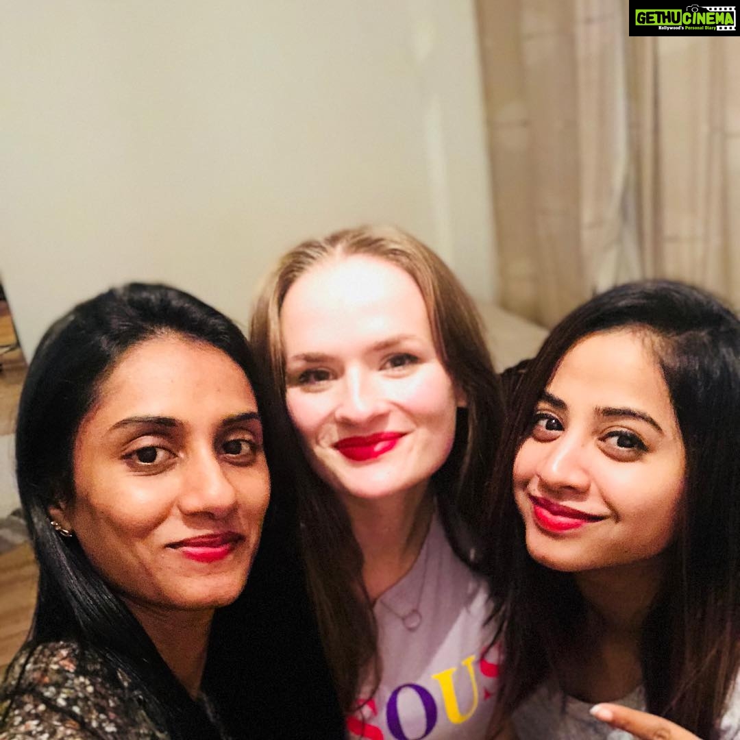 Swathi Deekshith Instagram - Night to remember with pretty girls #2amselfies #fun #onelife @samariasimmons @sowjanyabalina Kingston, Kingston Upon Thames, United Kingdom