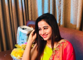 Swathi Deekshith Instagram - 💓 #abouttoday #friendsengagement #fun #laughs #onelife #smiles