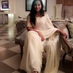 Swathi Deekshith Instagram – #white❤️#sareelove #welcominggoodvibes #beacauseimhappy #nofilterneeded #youwillgetwhatyoudeserve  #peacefulevening #slowmusic #lowlights #istagrammer #positivity #onelife #behappy