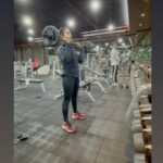 Swathi Deekshith Instagram - Monday motivation!!💪 #reels #reelsinstagram #workout #gym #gymmotivation #gymgirl #fitness #stayfit