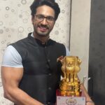Thakur Anoop Singh Instagram – Got awarded for outstanding achievement and Contributions for India last evening! Came home and parents were proud! #Satisfaction #BharatAwards