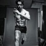 Tiger Shroff Instagram - ⚡️🖤