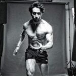 Tiger Shroff Instagram - ⚡️🖤