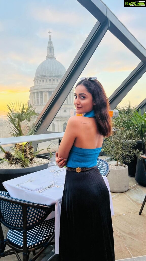 Tridha Choudhury Instagram - The most breathtaking view of St.Paul’s cathedral as you indulge in Fresh lobsters and champagne 🥂 @madisonlondon1 🥂 #londondiaries #londoncity #londonfood #londonskyline #stpaulscathedral #londonlove #londonterrace #foodtherapy #foodinsta Madison Roof Bar, St Paul's