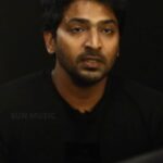Vaibhav Reddy Instagram - Venkat Prabhu illana na cinema-la illa - Vaibhav Watch full video: https://bit.ly/3feT2ay #SunMusic #HitSongs #Kollywood #Tamil #Songs #Music #NonStopHits #MagicMirror #VaibhavReddy #Vaibhav @vaibhav30
