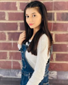 Vaishnavi Ganatra Instagram - ʙᴇ-ʏᴏᴜ-ᴛɪꜰᴜʟ 💙

#instagram #insta #pictureoftheday #ootd #trending #outfitoftheday #aesthetic #blue #explore #explorepage #wohtohaialbelaa #priyasharma #priya #positive #gratitude #vaishnaviganatra
