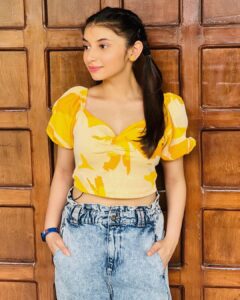 Vaishnavi Ganatra Instagram - you are my ☀️ my 🌙 and all my ⭐️’s

#instagram #insta #pictureoftheday #yellow #ootd #trending #outfitoftheday #aesthetic #wohtohaialbelaa #priyasharma #priya #positive #gratitude