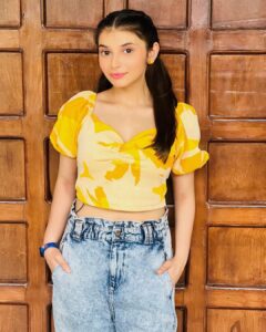 Vaishnavi Ganatra Instagram - you are my ☀️ my 🌙 and all my ⭐️’s

#instagram #insta #pictureoftheday #yellow #ootd #trending #outfitoftheday #aesthetic #wohtohaialbelaa #priyasharma #priya #positive #gratitude