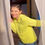 Vaishnavi Ganatra Instagram - chhoti bachhi 🎈💛 #instagram #insta #pictureoftheday #ootd #trending #outfitoftheday #aesthetic #explore #explorepage #priya #priyasharma #wohtohhaialbelaa #wtha #positive #gratitude #vaishnaviganatra