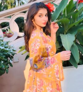 Vaishnavi Ganatra Instagram - when the sun goes down, that’s when you see me glow ☀️💛

#instagram #insta #pictureoftheday #ootd #trending #outfitoftheday #aesthetic #sunkissed #positive #gratitude