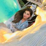 Vaishnavi Ganatra Instagram - 𝙬𝙞𝙡𝙙 𝙨𝙥𝙞𝙧𝙞𝙩, 𝙨𝙤𝙛𝙩 𝙝𝙚𝙖𝙧𝙩, 𝙨𝙬𝙚𝙚𝙩 𝙨𝙤𝙪𝙡 🕊💙 #instagram #insta #pictureoftheday #ootd #trending #outfit #bythepool #positive #gratitude Mumbai, Maharashtra
