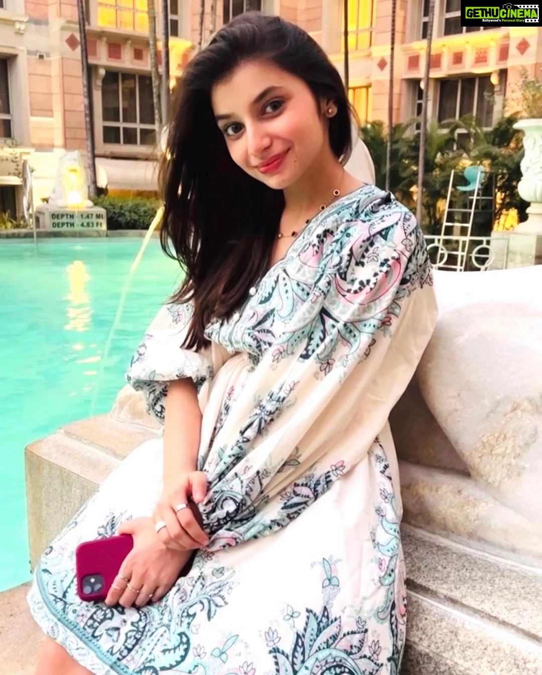 Vaishnavi Ganatra Instagram - π¬ππ‘π π¨π₯ππ§ππ©, π¨π€ππ© ππππ§π©, π¨π¬πππ© π¨π€πͺπ‘ ππ #instagram #insta #pictureoftheday #ootd #trending #outfit #bythepool #positive #gratitude Mumbai, Maharashtra