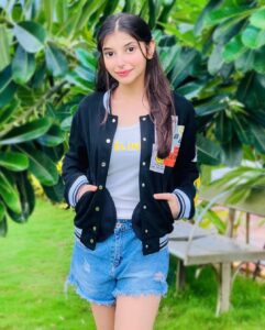 Vaishnavi Ganatra Instagram - smiling on the inside and the outside 🥰

#instagram #insta #pictureoftheday #ootd #trending #outfitoftheday #aesthetic #explore #explorepage #nature #natural #positive #gratitude #vaishnaviganatra