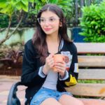 Vaishnavi Ganatra Instagram - सागर जैसी आँखों वाली ये तो बता तेरा नाम है क्या 🌿 #instagram #insta #pictureoftheday #ootd #trending #outfitoftheday #aesthetic #explore #explorepage #nature #natural #positive #gratitude #vaishnaviganatra Mumbai, Maharashtra