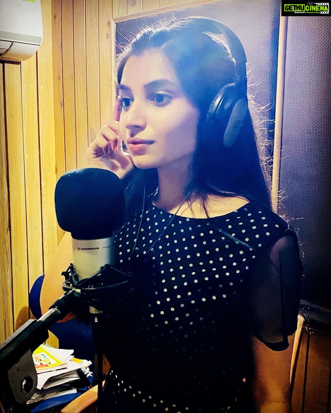 Vaishnavi Ganatra Instagram - Dubbing 🎧❤️ #photooftheday #instagram #instagood #nofilter #ig #igers #picoftheday #love #project #instapic #instamood #instadaily #bestoftheday #saturday #mood #vibes #goodvibes #explore #explorepage #ootd #dubbing
