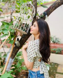 Vaishnavi Ganatra Instagram - living a good story 🕊

#instagram #insta #pictureoftheday #ootd #trending #outfitoftheday #aesthetic #explore #explorepage #nature #natural #positive #gratitude #vaishnaviganatra