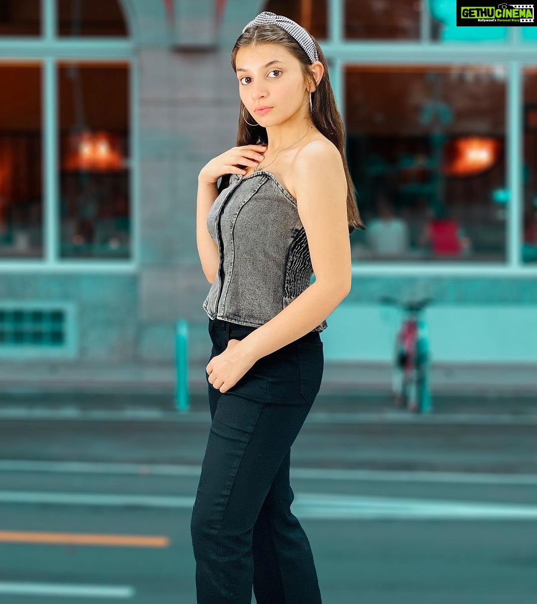Vaishnavi Ganatra Instagram - 𝗶𝗺 𝘀𝘁𝗶𝗹𝗹 𝗴𝗼𝗻𝗻𝗮 𝘀𝗵𝗶𝗻𝗲 🌻 wearing- @enzo_fashion_forever #instagram #insta #explore #explorepage #fyp #foryou #foryoupage #shine #photooftheday #aesthetic #instadaily #photography #picoftheday #happy #positivevibes #positive #gratitude Mumbai, Maharashtra
