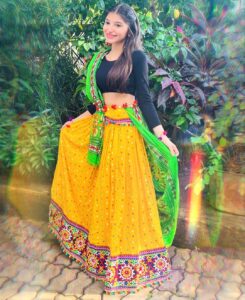 Vaishnavi Ganatra Instagram - 𝙃𝙖𝙥𝙥𝙮 𝙉𝙖𝙫𝙧𝙖𝙩𝙧𝙞 💛

#navratri #durgaashtami #jaimatadi #festiveseason #traditional #instagram #pictureoftheday #ootd #trending #outfitoftheday #aesthetic #explore #explorepage #vaishnaviganatra