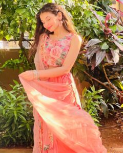 Vaishnavi Ganatra Instagram - нαρρу ∂ιωαℓι 🪔

May this Diwali light up new dreams, fresh hopes, undiscovered avenues, different perspectives and everything bright & beautiful! ♥️

#diwali #ShareYourLight #festive #festiveseason #traditional #explore #explorepage #fyp #instagram #pictureoftheday #ootd #trending #outfitoftheday #aesthetic #vaishnaviganatra